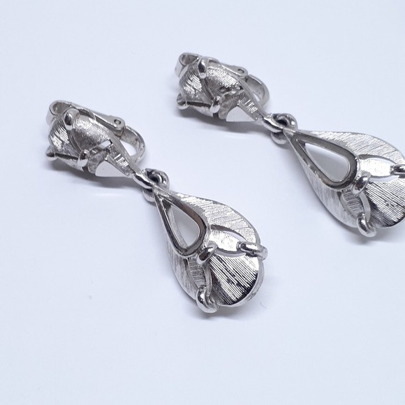 Vintage Crown Trifari Earrings Signed Clip On Silver Tone Dangle - Picture 9 of 16